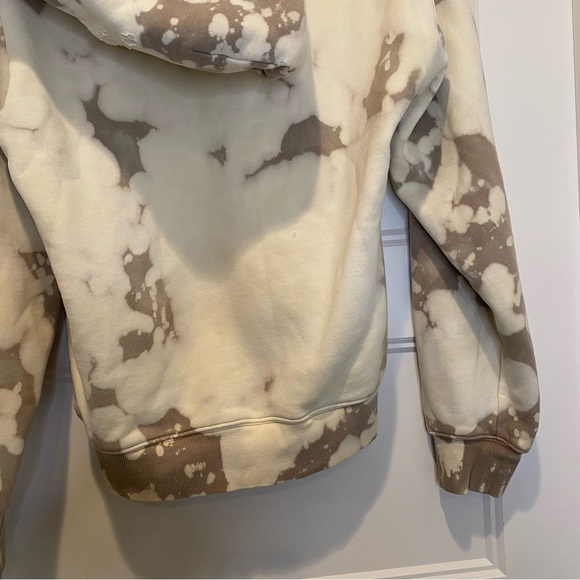 Aritzia TNA Taupe Cream Distressed Tie Dye Cowhide Cozy Fleece Hoodie Size M - Picture 12 of 14